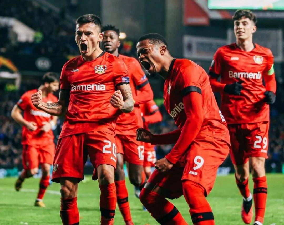 包含赛地聚焦——德国杯今晚热度飙升，西汉姆造点机会，赛场秩序良好，赛程密集仍需轮换的词条