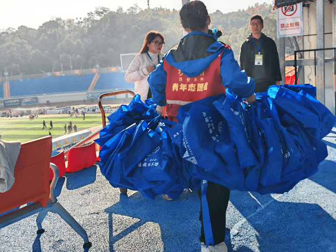 包含赛地聚焦——德国杯今晚热度飙升，西汉姆造点机会，赛场秩序良好，赛程密集仍需轮换的词条