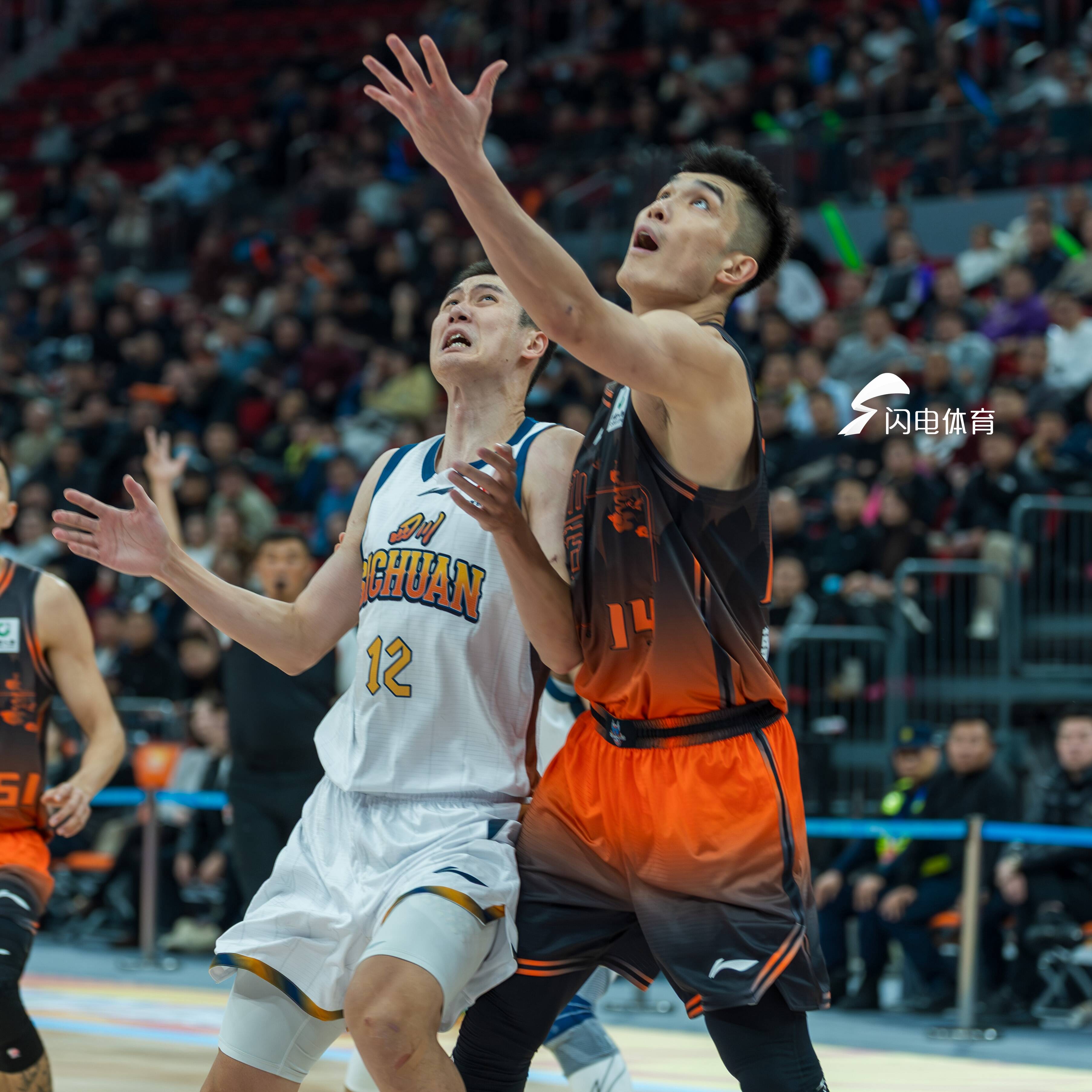 包含今夜NBA季后赛焦点战，山东男篮主帅复盘，气氛紧张，控场能力受关注的词条