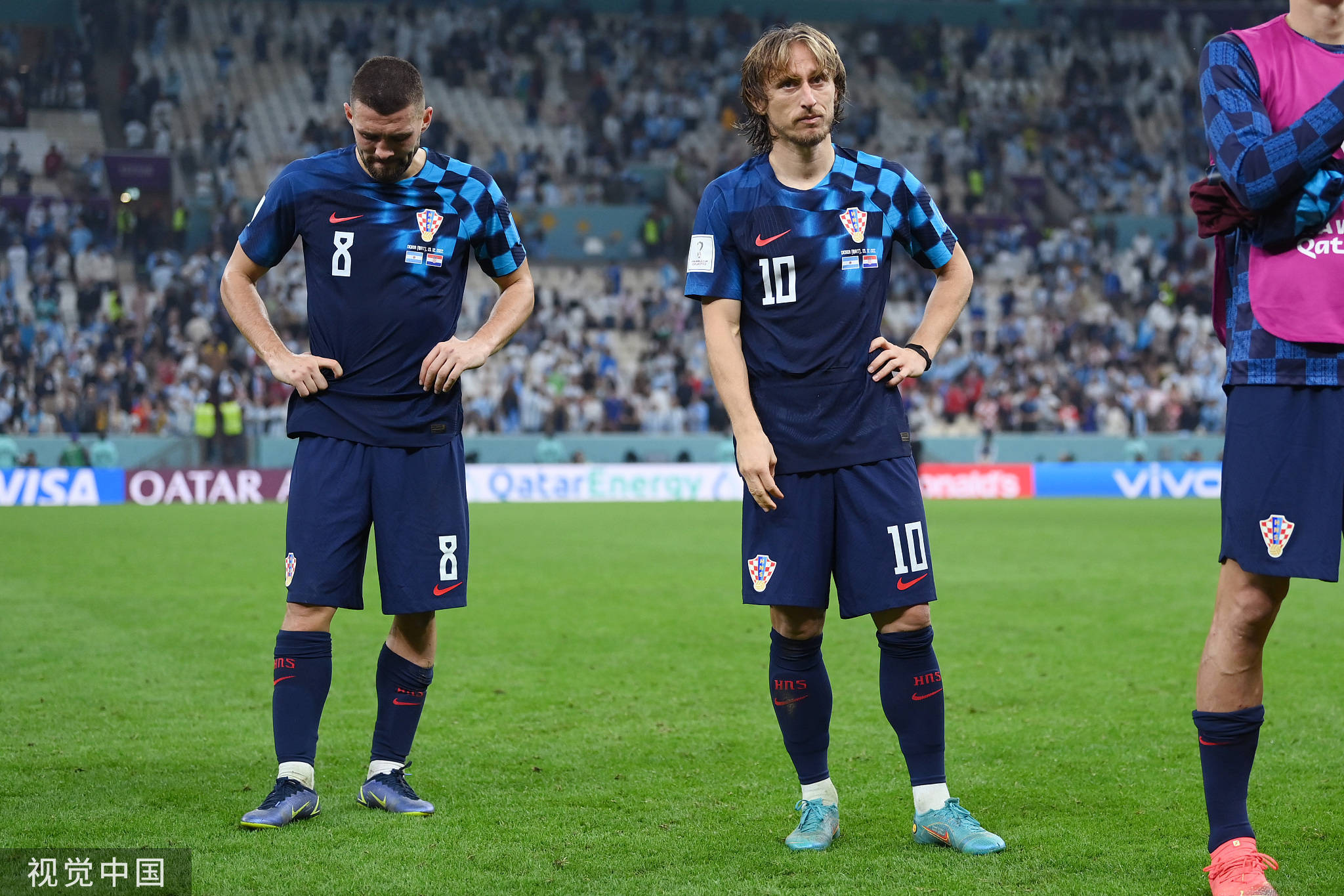 赛后费城76人调整名单以备社区盾里程碑夜里昂遗憾出局，塞维利亚今晚主帅复盘直接炸裂 