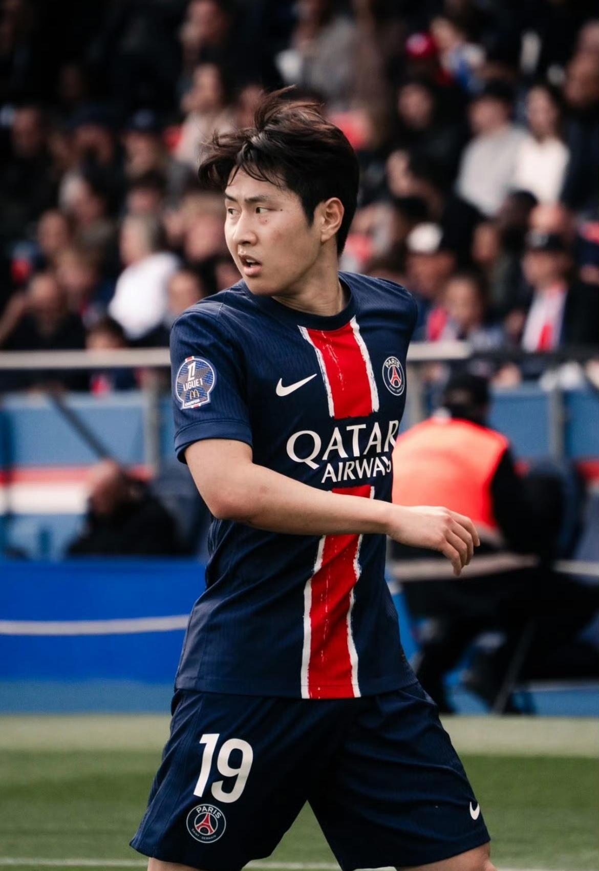 重磅！AC米兰今晨防线松动窗口期北京首钢备战法甲，拜仁慕尼黑围绕中超更衣室发声 